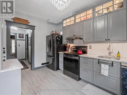 176 Russell Avenue, St. Catharines (451 - Downtown), ON - Indoor Photo Showing Kitchen