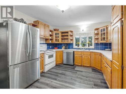 15902 Prairie Valley Road, Summerland, BC - Indoor Photo Showing Kitchen