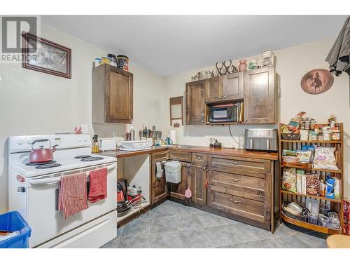 15902 Prairie Valley Road, Summerland, BC - Indoor Photo Showing Kitchen