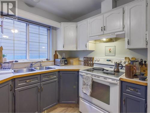 429 Young Street Unit# 101, Penticton, BC - Indoor Photo Showing Kitchen With Double Sink