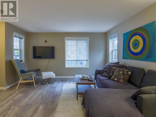 429 Young Street Unit# 101, Penticton, BC - Indoor Photo Showing Living Room