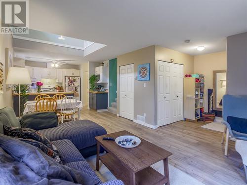 429 Young Street Unit# 101, Penticton, BC - Indoor Photo Showing Living Room