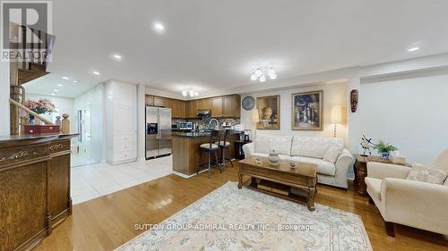 4 Old Orchard Crescent, Richmond Hill, ON - Indoor Photo Showing Living Room