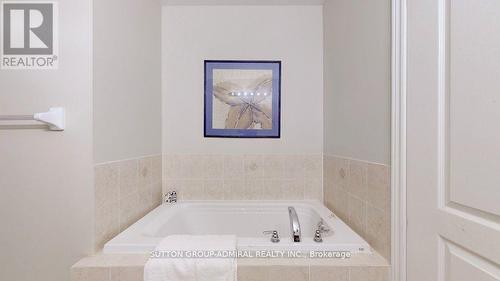 4 Old Orchard Crescent, Richmond Hill, ON - Indoor Photo Showing Bathroom