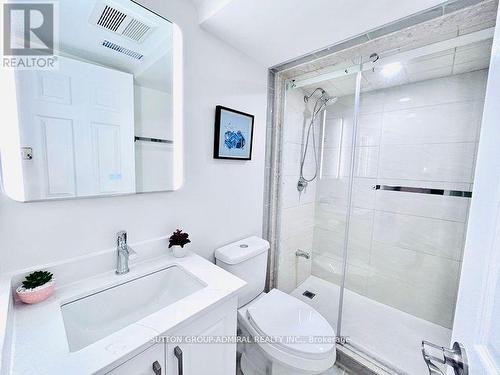 4 Old Orchard Crescent, Richmond Hill, ON - Indoor Photo Showing Bathroom