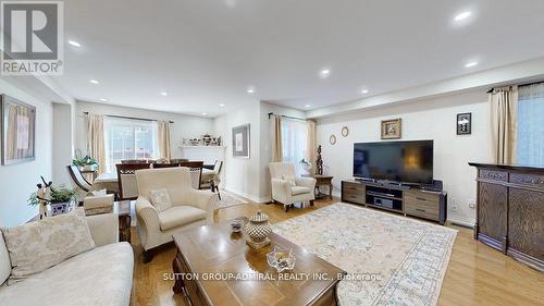 4 Old Orchard Crescent, Richmond Hill, ON - Indoor Photo Showing Living Room