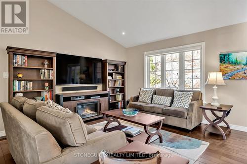 202 - 301 Carnegie Avenue, Peterborough (Northcrest), ON - Indoor Photo Showing Living Room