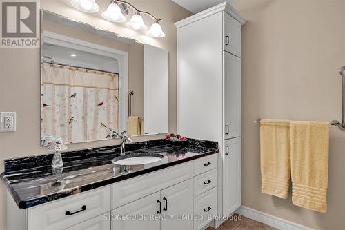 202 - 301 Carnegie Avenue, Peterborough (Northcrest), ON - Indoor Photo Showing Bathroom