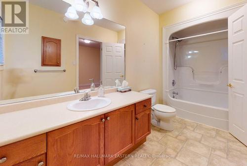 20 Village Crescent, Peterborough (Monaghan), ON - Indoor Photo Showing Bathroom