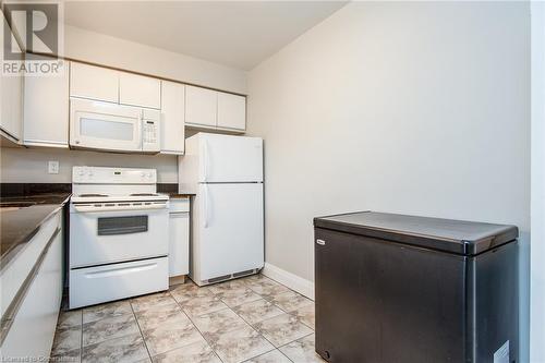 275 Eiwo Court Unit# 303, Waterloo, ON - Indoor Photo Showing Kitchen