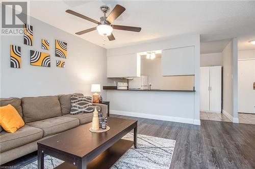 275 Eiwo Court Unit# 303, Waterloo, ON - Indoor Photo Showing Living Room