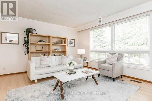 506 Duclos Point Road, Georgina, ON - Indoor Photo Showing Living Room