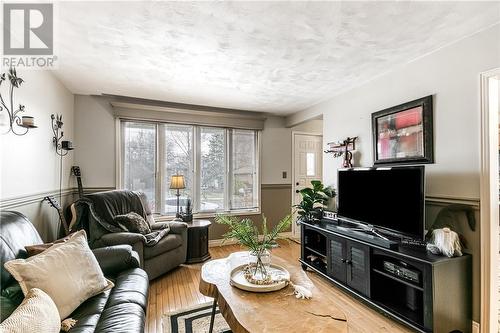 2224 Madison Avenue, Sudbury, ON - Indoor Photo Showing Living Room