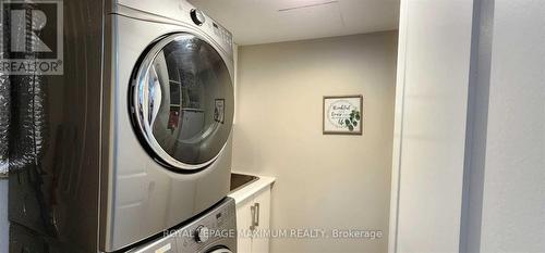 305 - 8026 Kipling Avenue W, Vaughan, ON - Indoor Photo Showing Laundry Room