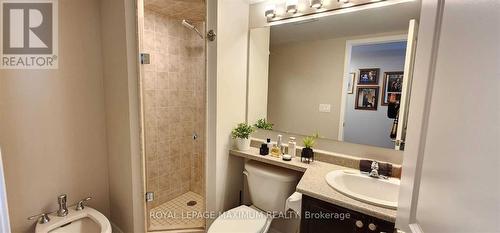 305 - 8026 Kipling Avenue W, Vaughan, ON - Indoor Photo Showing Bathroom