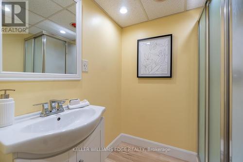 955 Cloverleaf Drive, Burlington, ON - Indoor Photo Showing Bathroom