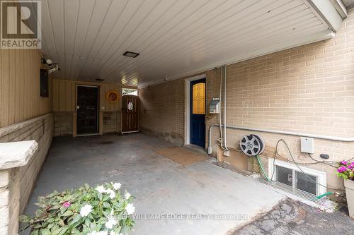 955 Cloverleaf Drive, Burlington, ON -  Photo Showing Garage