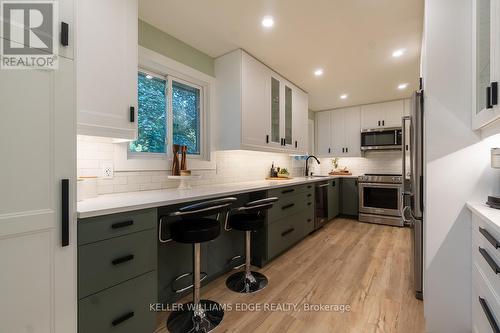 955 Cloverleaf Drive, Burlington, ON - Indoor Photo Showing Kitchen With Upgraded Kitchen