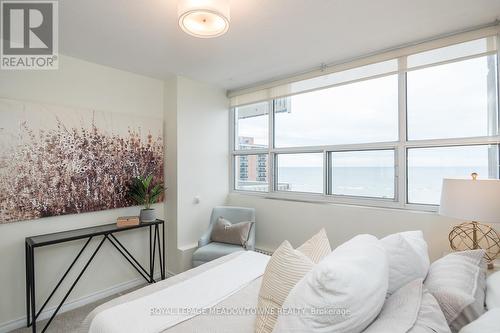 1607 - 2263 Marine Drive, Oakville, ON - Indoor Photo Showing Bedroom