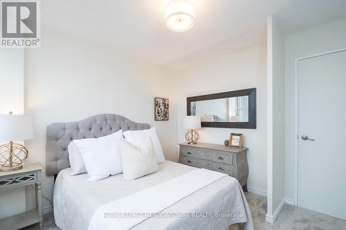 1607 - 2263 Marine Drive, Oakville, ON - Indoor Photo Showing Bedroom