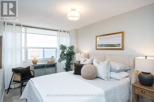 1607 - 2263 Marine Drive, Oakville, ON - Indoor Photo Showing Bedroom