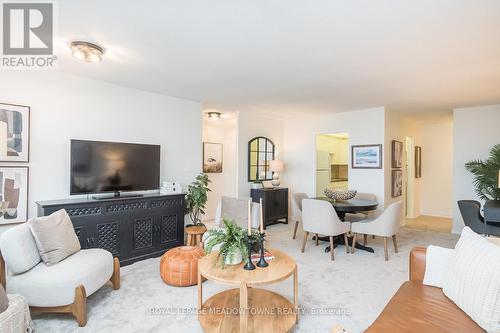 1607 - 2263 Marine Drive, Oakville, ON - Indoor Photo Showing Living Room