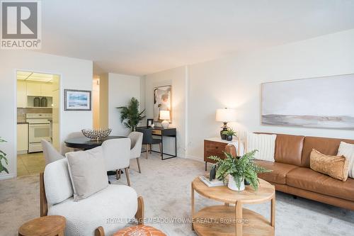 1607 - 2263 Marine Drive, Oakville, ON - Indoor Photo Showing Living Room