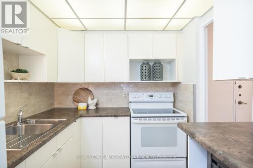 1607 - 2263 Marine Drive, Oakville, ON - Indoor Photo Showing Kitchen With Double Sink