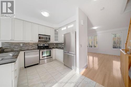 8 Cailiff Street, Brampton, ON - Indoor Photo Showing Kitchen With Double Sink With Upgraded Kitchen