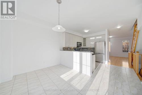 8 Cailiff Street, Brampton, ON - Indoor Photo Showing Kitchen