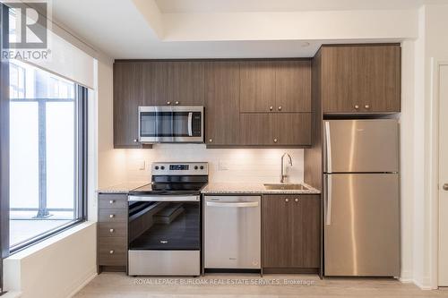 201 - 1415 Dundas Street E, Oakville, ON - Indoor Photo Showing Kitchen With Upgraded Kitchen