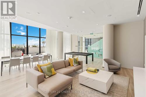 5111 - 3900 Confederation Parkway, Mississauga, ON - Indoor Photo Showing Living Room