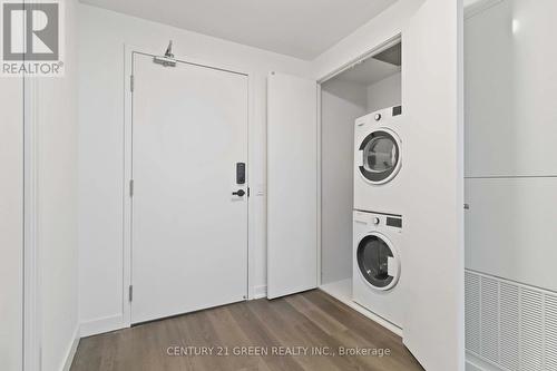 5111 - 3900 Confederation Parkway, Mississauga, ON - Indoor Photo Showing Laundry Room