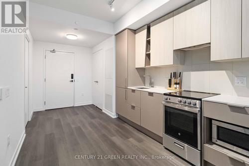 5111 - 3900 Confederation Parkway, Mississauga, ON - Indoor Photo Showing Kitchen