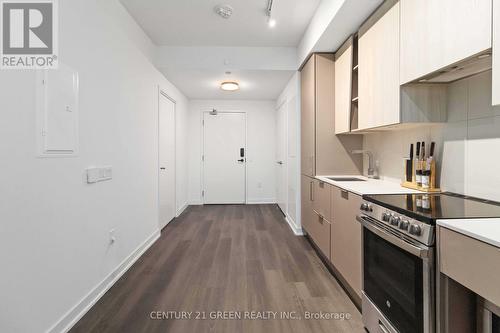 5111 - 3900 Confederation Parkway, Mississauga, ON - Indoor Photo Showing Kitchen