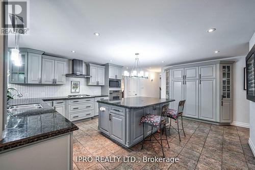 1638 Birchwood Drive, Mississauga, ON - Indoor Photo Showing Kitchen With Double Sink With Upgraded Kitchen