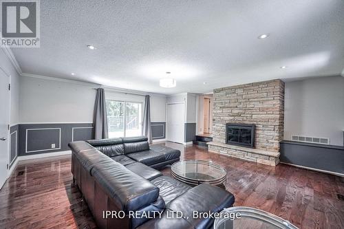 1638 Birchwood Drive, Mississauga, ON - Indoor Photo Showing Living Room With Fireplace