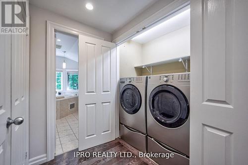 1638 Birchwood Drive, Mississauga, ON - Indoor Photo Showing Laundry Room