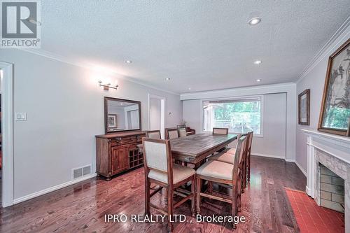 1638 Birchwood Drive, Mississauga, ON - Indoor Photo Showing Dining Room