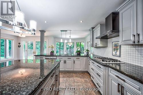 1638 Birchwood Drive, Mississauga, ON - Indoor Photo Showing Kitchen With Upgraded Kitchen