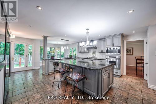 1638 Birchwood Drive, Mississauga, ON - Indoor Photo Showing Kitchen With Upgraded Kitchen