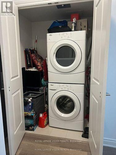 426 - 80 Marine Parade Drive, Toronto, ON - Indoor Photo Showing Laundry Room