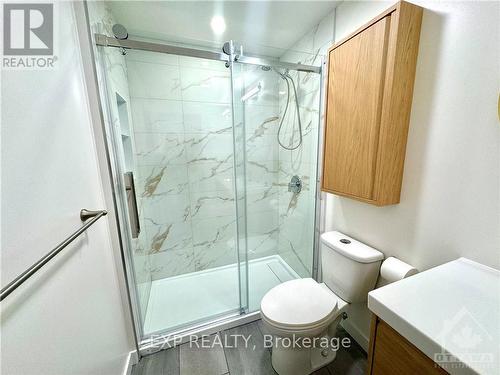 622 Summerhill Street, Ottawa, ON - Indoor Photo Showing Bathroom