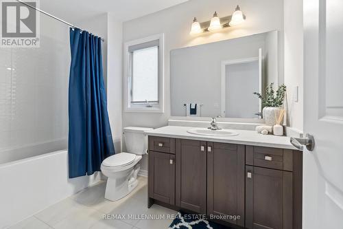 28 Freedom Crescent, Hamilton, ON - Indoor Photo Showing Bathroom