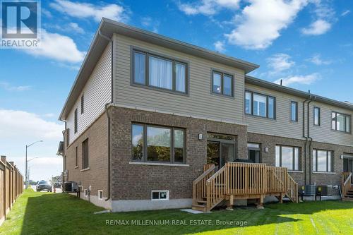 28 Freedom Crescent, Hamilton, ON - Outdoor