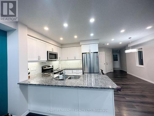 10 Meadowridge Street, Kitchener, ON - Indoor Photo Showing Kitchen With Stainless Steel Kitchen With Double Sink With Upgraded Kitchen