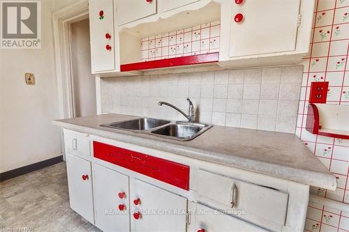 202 Niagara Street, Welland, ON - Indoor Photo Showing Kitchen With Double Sink