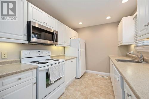 1462 Exmouth Street, Sarnia, ON - Indoor Photo Showing Kitchen