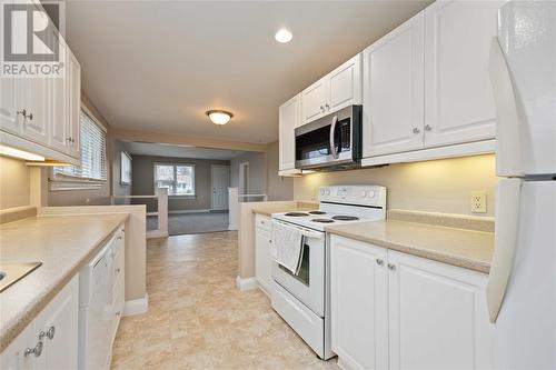 1462 Exmouth Street, Sarnia, ON - Indoor Photo Showing Kitchen