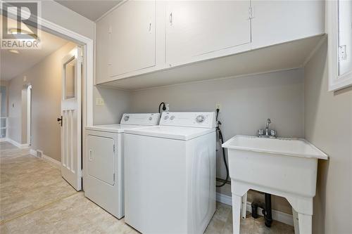 1462 Exmouth Street, Sarnia, ON - Indoor Photo Showing Laundry Room